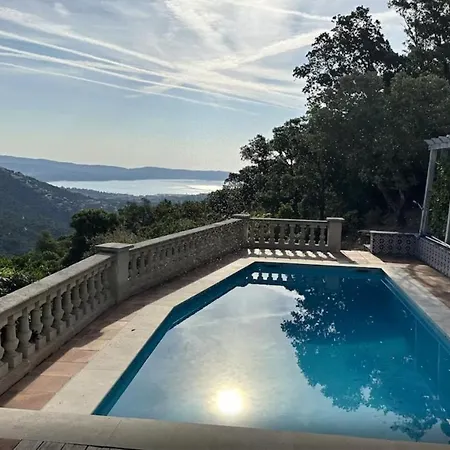 De Charme: Retreat With Pool *